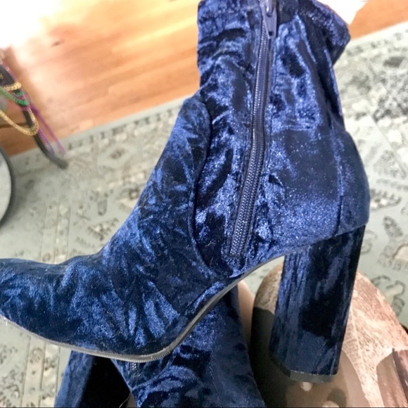Blue crushed velvet boots - Picture 2 of 7